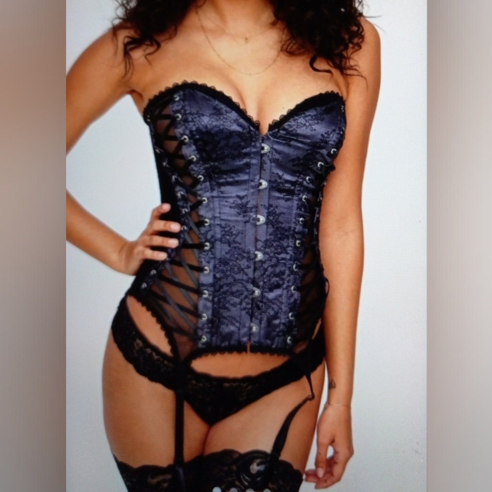 Beautiful Blue'ish Purple Corest w/attached Garters
